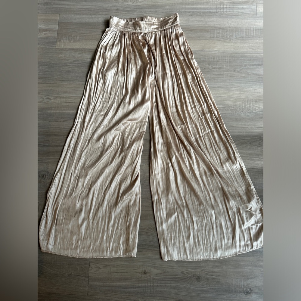 Forever 21 Beige Soft pants Size M